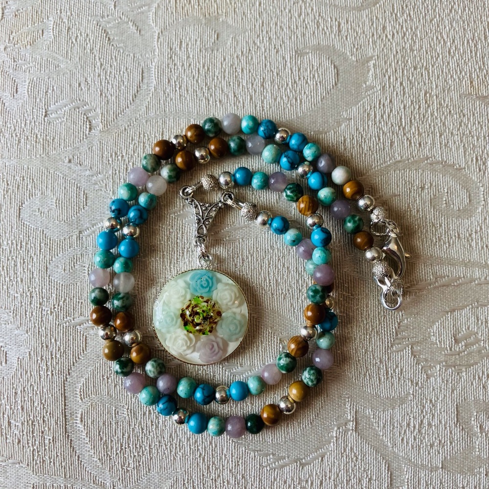 Hand Crafted Beaded Necklace with Floral Pendant 18 Inches